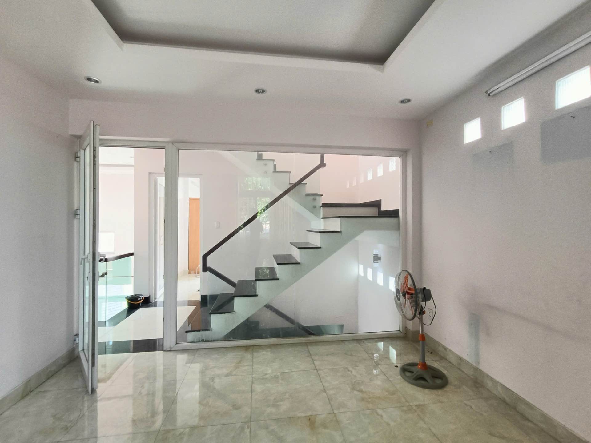 Biệt thự sân vườn đường Dương Đức Hiền, 150m2, 11x13, 3 tầng, 6PN, 18.5 tỷ