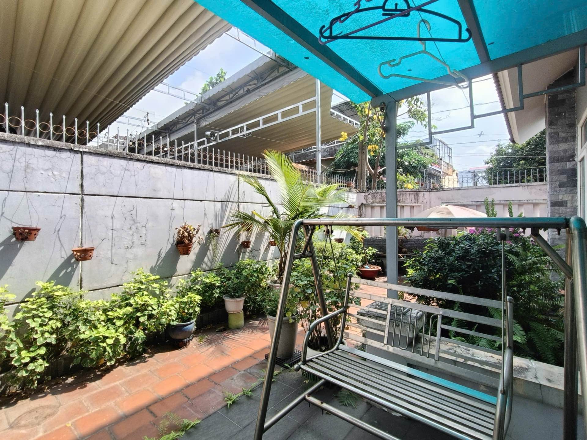 Biệt thự sân vườn đường Dương Đức Hiền, 150m2, 11x13, 3 tầng, 6PN, 18.5 tỷ