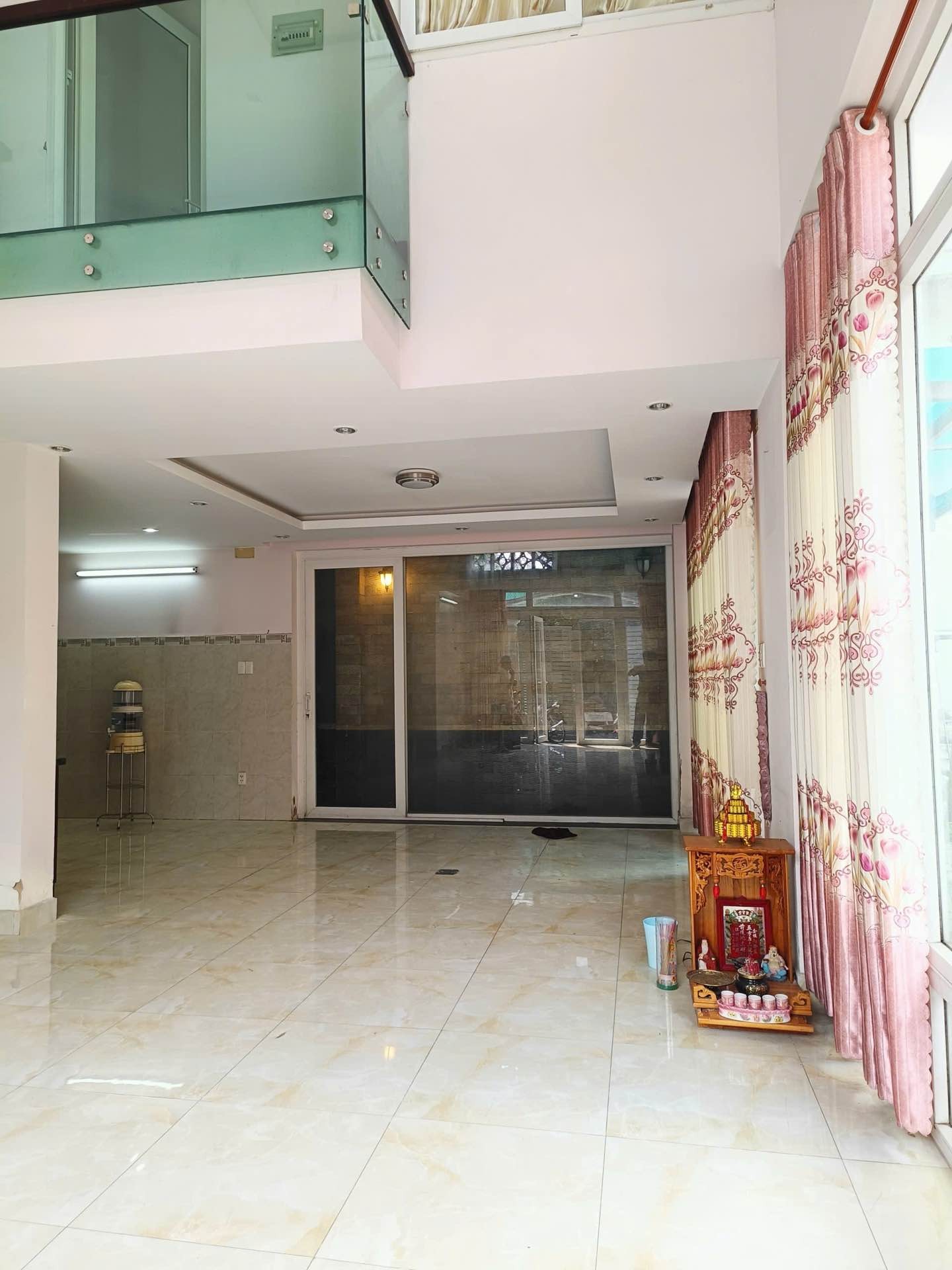 Biệt thự sân vườn đường Dương Đức Hiền, 150m2, 11x13, 3 tầng, 6PN, 18.5 tỷ