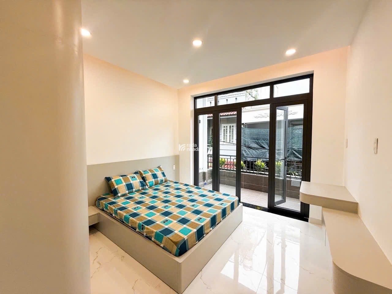 NHÀ ĐẸP BÌNH THẠNH • VỊ TRÍ TIỀM NĂNG • SÁT BỜ KÈ XUYÊN TÂM • 50m2 (3.7 x 13.5) • HXH ĐỔ CỬA