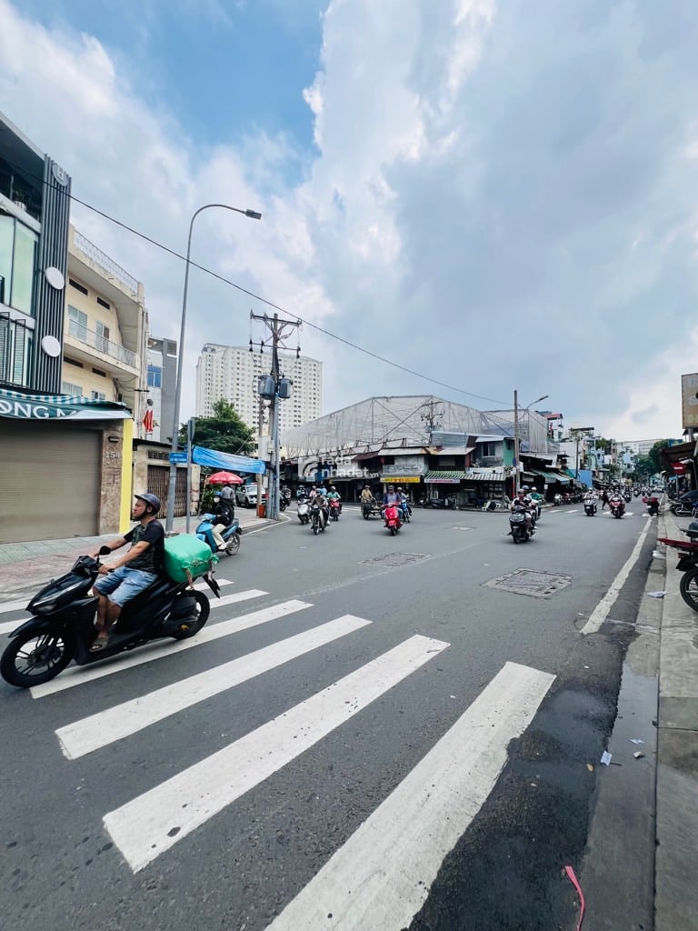 MẶT TIỀN LÊ ĐẠI HÀNH -Q.11- 6 TẦNG - 4x28 VUÔNG A4 - 110M2 - 24 TỶ TL