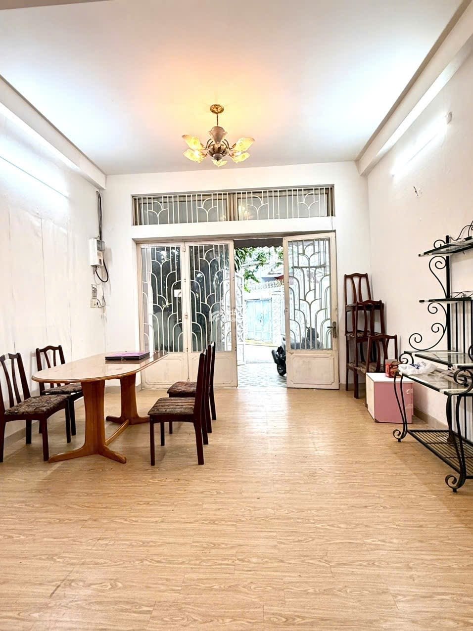 SUẤT ĐẦU TƯ CỰC HIẾM - NHÀ NÁT GÓC 2 MẶT HẺM, LÊ QUANG ĐỊNH - CHỈ 2.5 TỶ