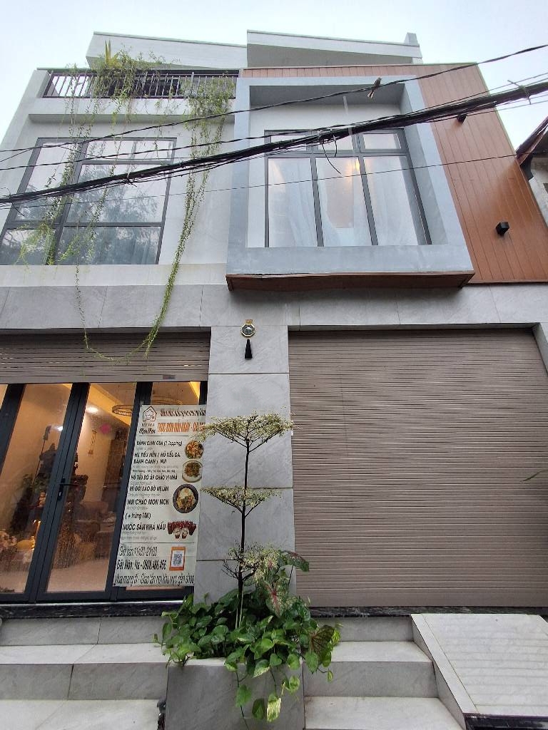 Bán NR 3 Tầng, Nguyễn Văn Linh, Q7, HCM, Ngang 8m , 112m2 , 14 tỷ 500 TL