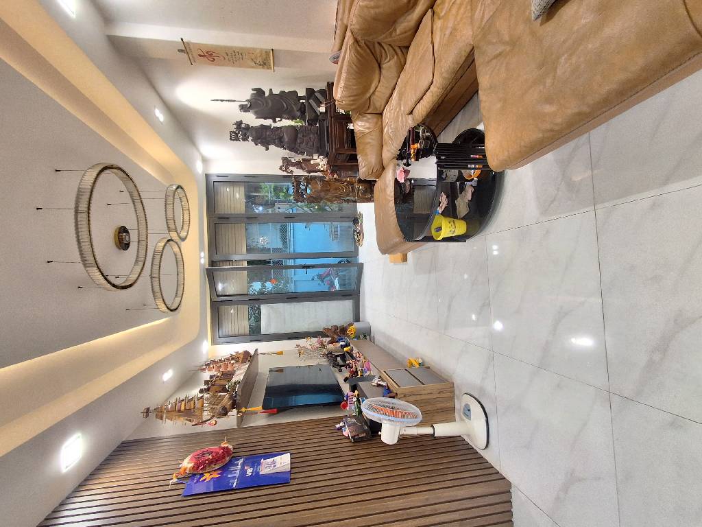 Bán NR 3 Tầng, Nguyễn Văn Linh, Q7, HCM, Ngang 8m , 112m2 , 14 tỷ 500 TL