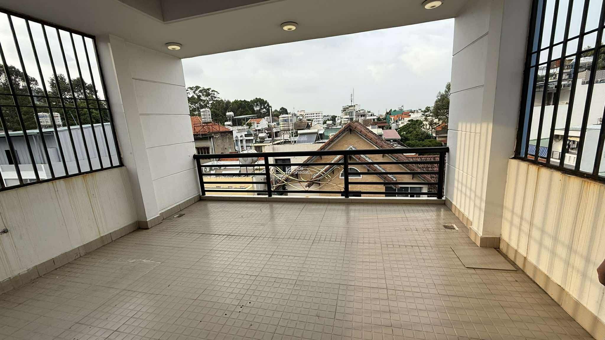 NHÀ 5 TẦNG HẦM Ô TÔ - KHU PHÂN LÔ VIP GẦN BV 175 - 6PN FULL NỘI THẤT