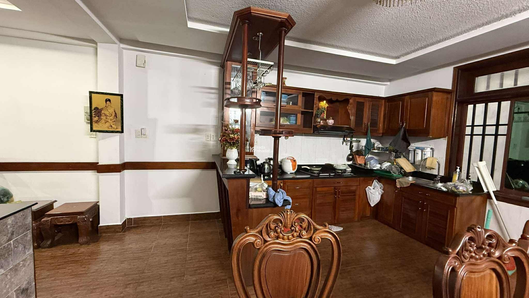 NHÀ 5 TẦNG HẦM Ô TÔ - KHU PHÂN LÔ VIP GẦN BV 175 - 6PN FULL NỘI THẤT