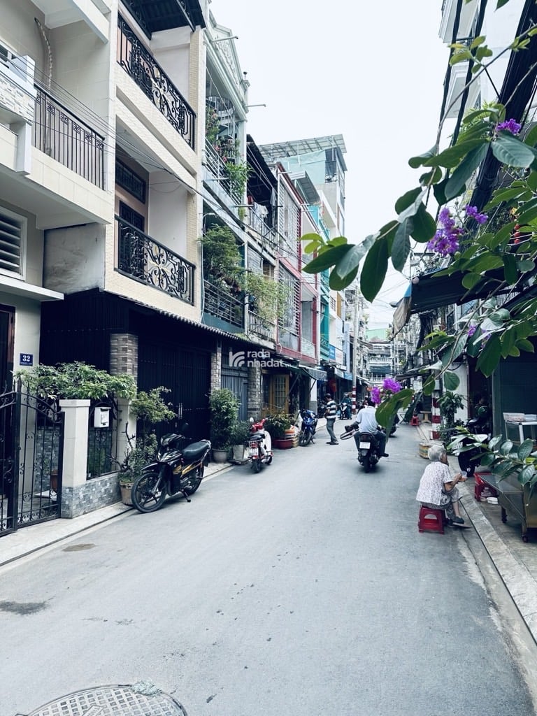 MT Nguyễn Thanh Tuyền - 68m2 - 4 T.ầng BTCT - MT 8m2 - D.òng T.iền 17tr/tháng - C.hỉ 11.9 T.ỷ TL