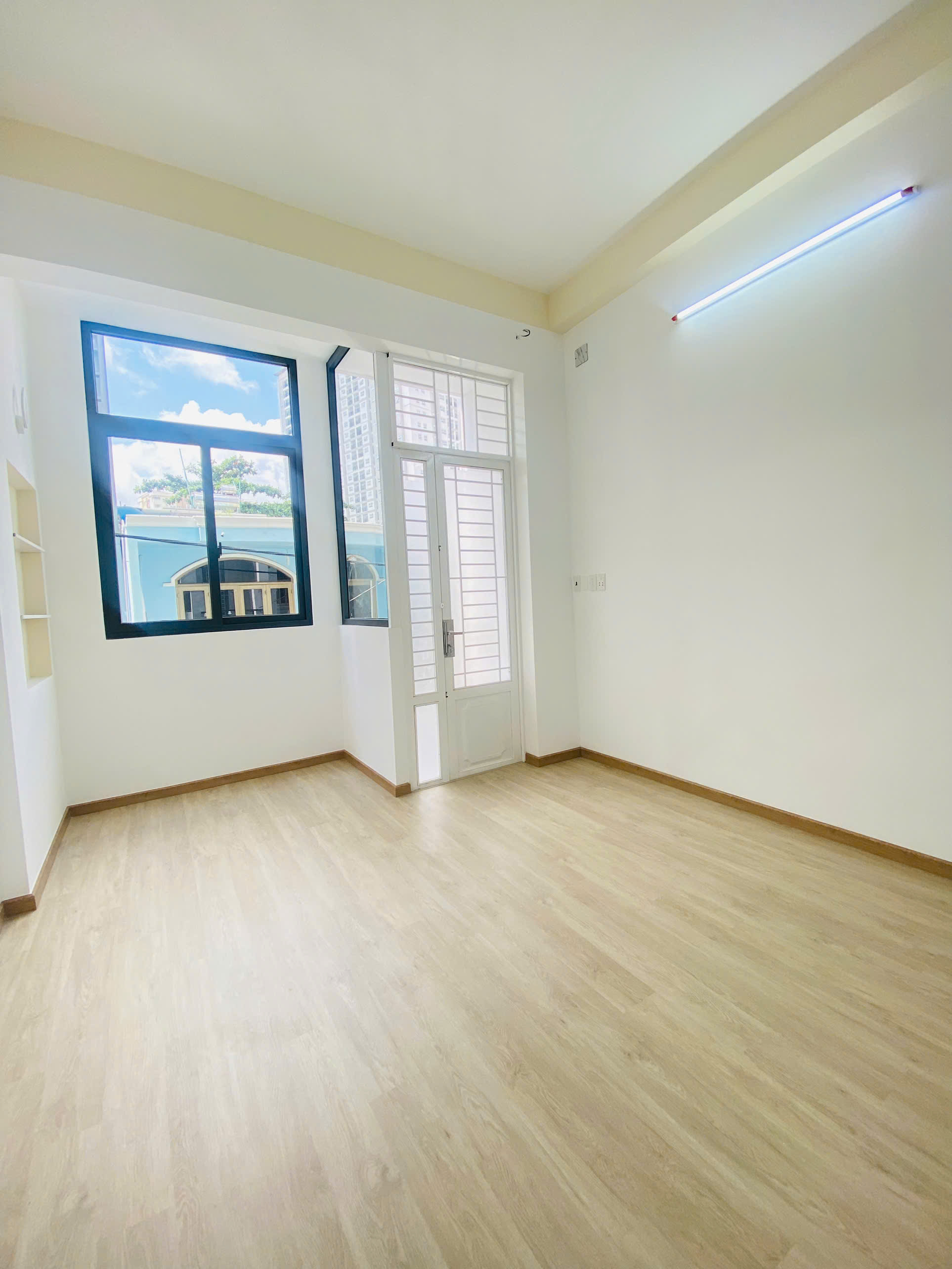 Bán nhà HXH cạnh MT đường Nguyễn Xí, Bình Thạnh 52m2, gần Vincom Nguyễn Xí, SHR giá 3 tỷ 950 TL