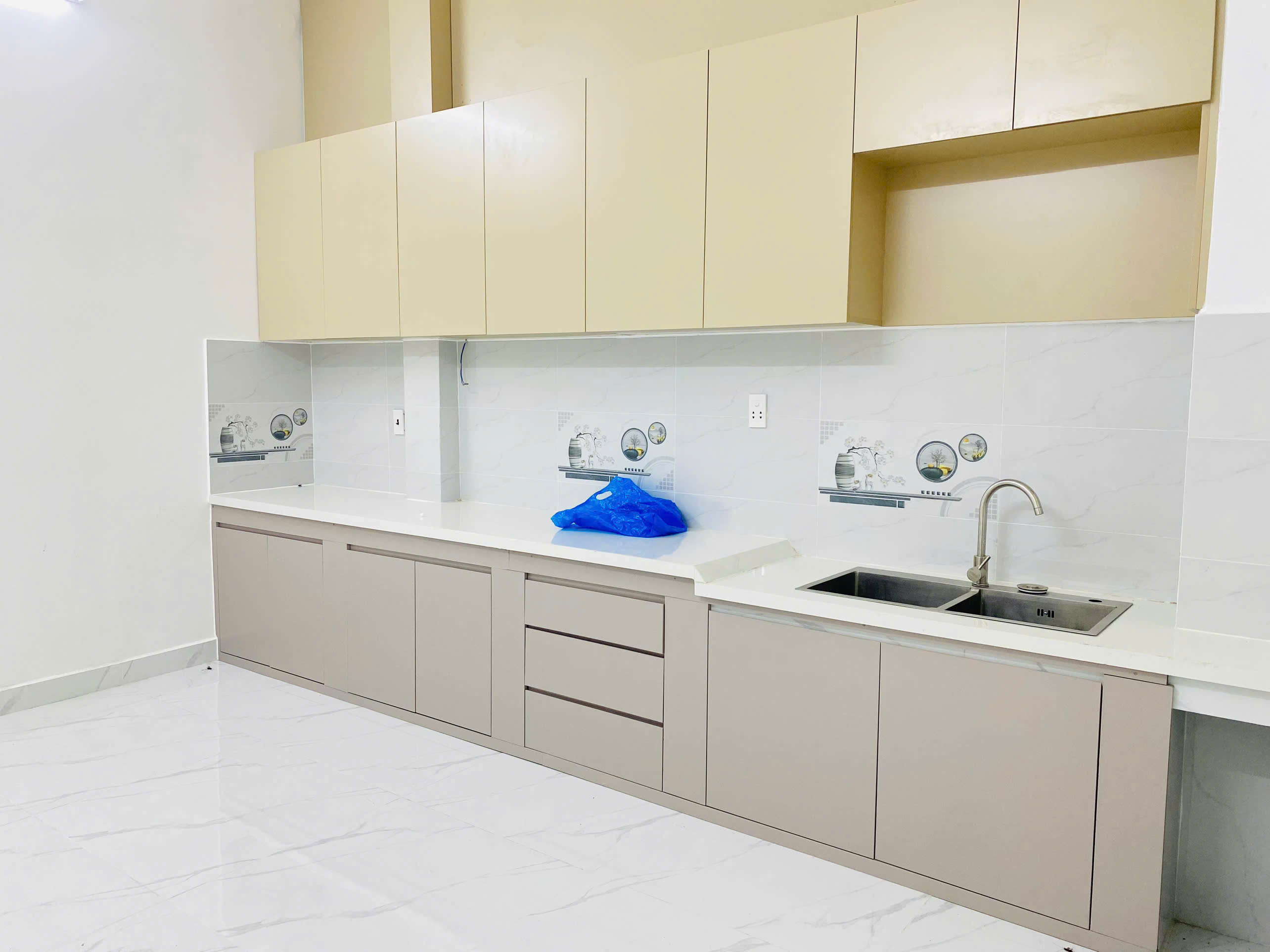 Bán nhà HXH cạnh MT đường Nguyễn Xí, Bình Thạnh 52m2, gần Vincom Nguyễn Xí, SHR giá 3 tỷ 950 TL