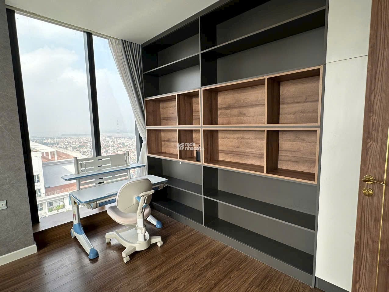 Cho thuê căn hộ Sun Grand City 69B Thụy Khuê, 164m2, 3PN, view full hồ, giá 40tr/th. LH: 0982 914 ***