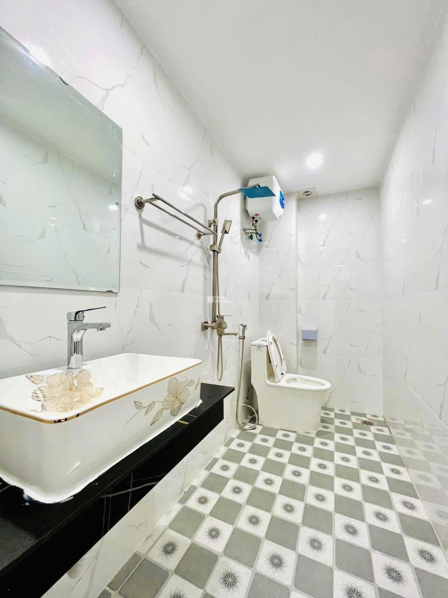 Bán CHCC 80m2 căn hoa hậu ở New Horizon 87 Lĩnh Nam 2 ngủ lô góc thoáng mát