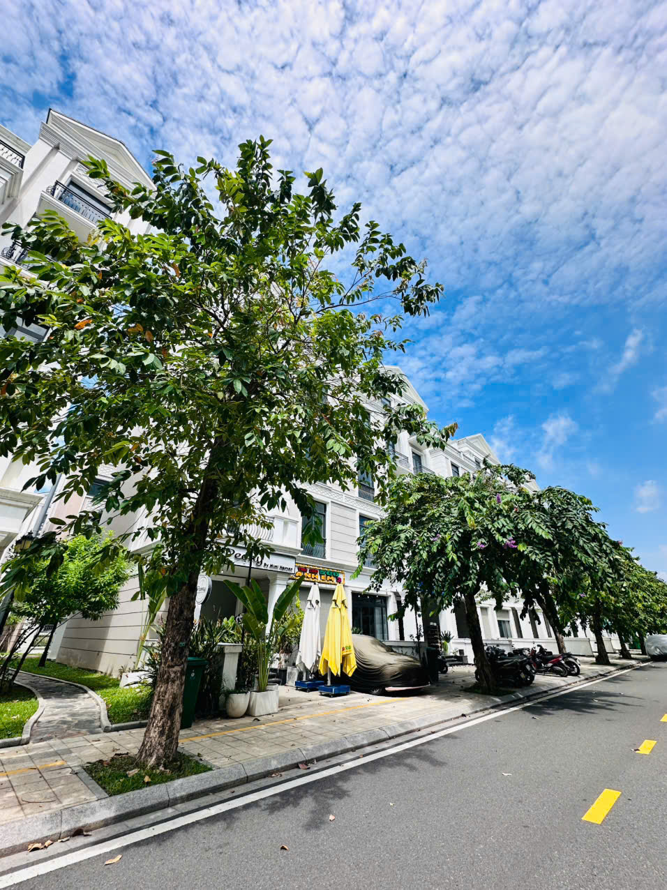 Nhà phố 144m2 - Vinhomes Grand Park, kế góc, sổ hồng giá 23 tỷ BTP 