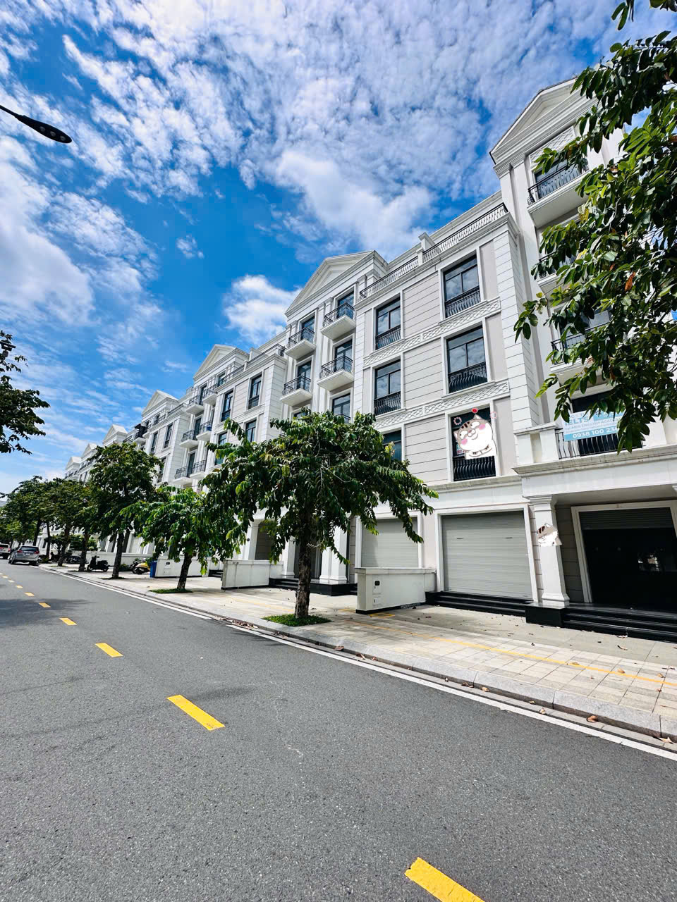 Nhà phố 144m2 - Vinhomes Grand Park, kế góc, sổ hồng giá 23 tỷ BTP 