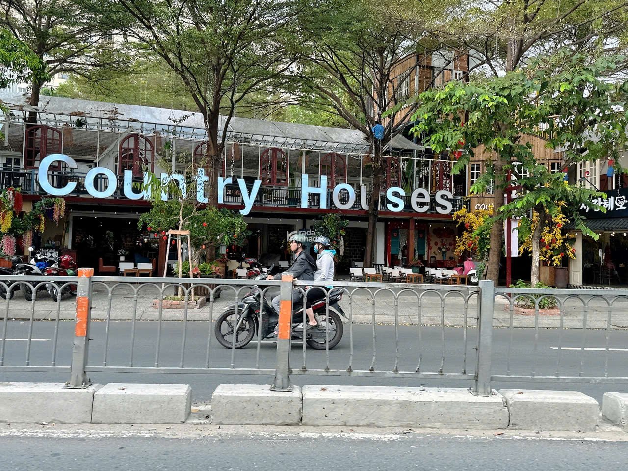 Nhà chính chủ Phan Văn Trị P.10 62m2 nở hậu 4.25m 3 tầng đẹp sát bên Cityland chỉ 10.6 tỷ. 