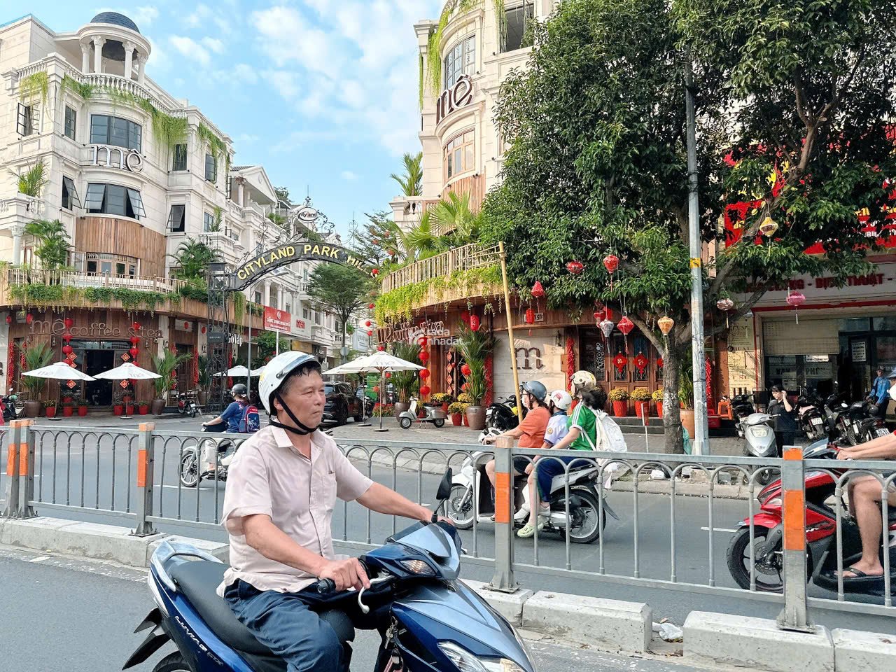 Nhà chính chủ Phan Văn Trị P.10 62m2 nở hậu 4.25m 3 tầng đẹp sát bên Cityland chỉ 10.6 tỷ. 