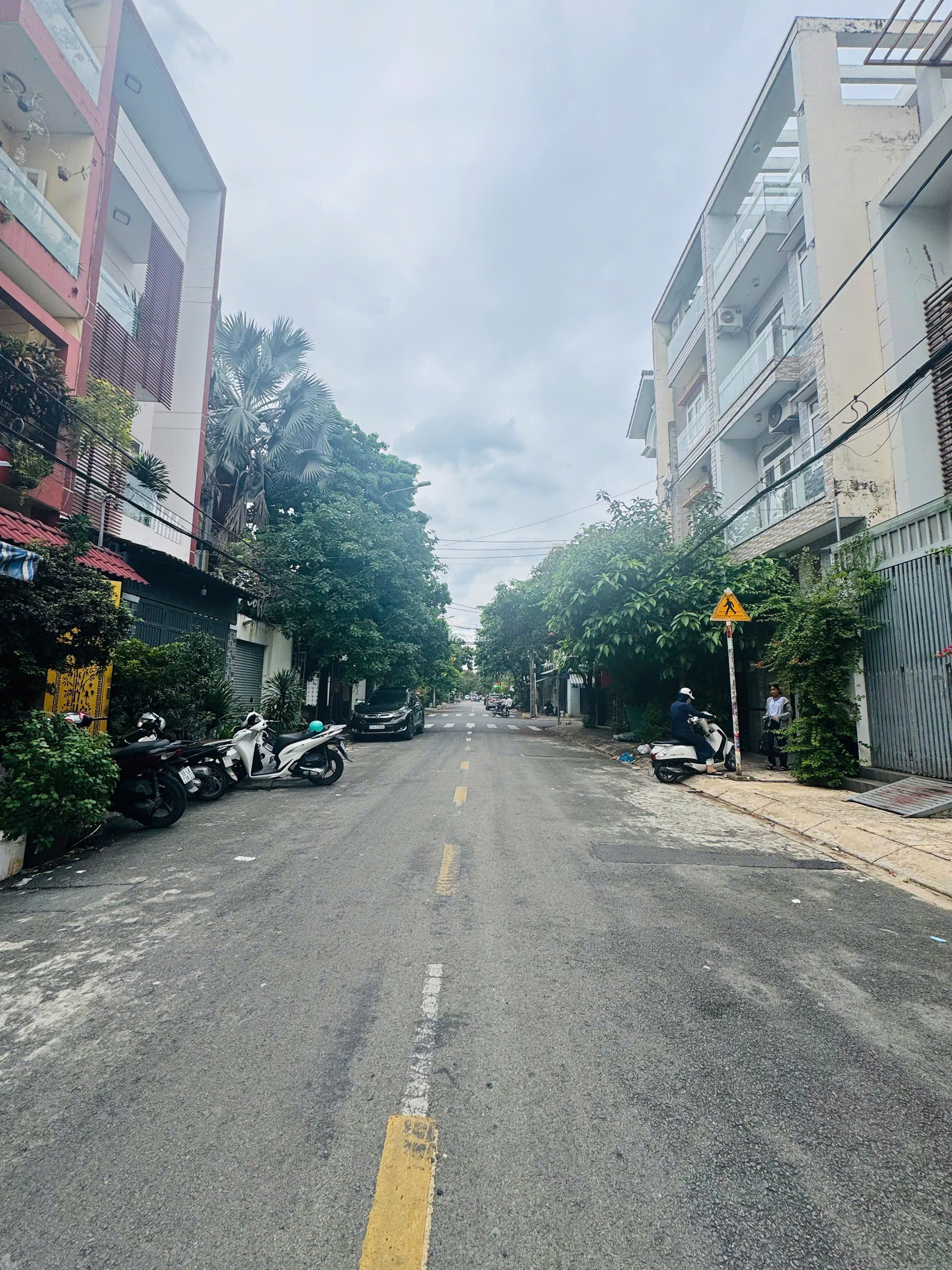 MT đường Lê Lâm, 80m2, 4 tầng, 4PN, khu VIP bàn cờ, chỉ 11.9 tỷ, ở ngay đẳng cấp