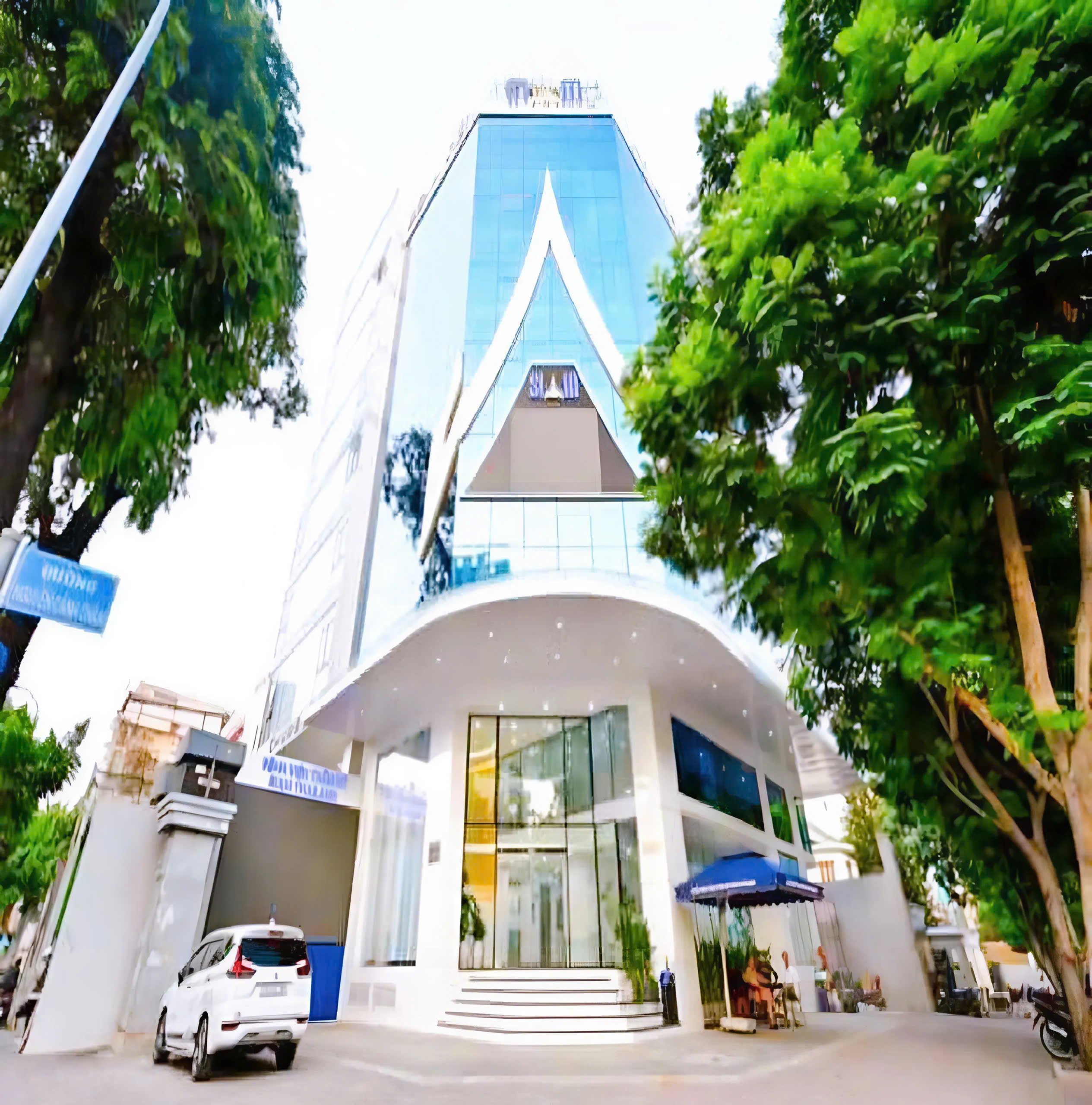 Bán tòa nhà QUẬN 1 -  2 mặt tiền Nguyễn Trãi - Diện tích 14 x 28 m - Giá 450 tỷ