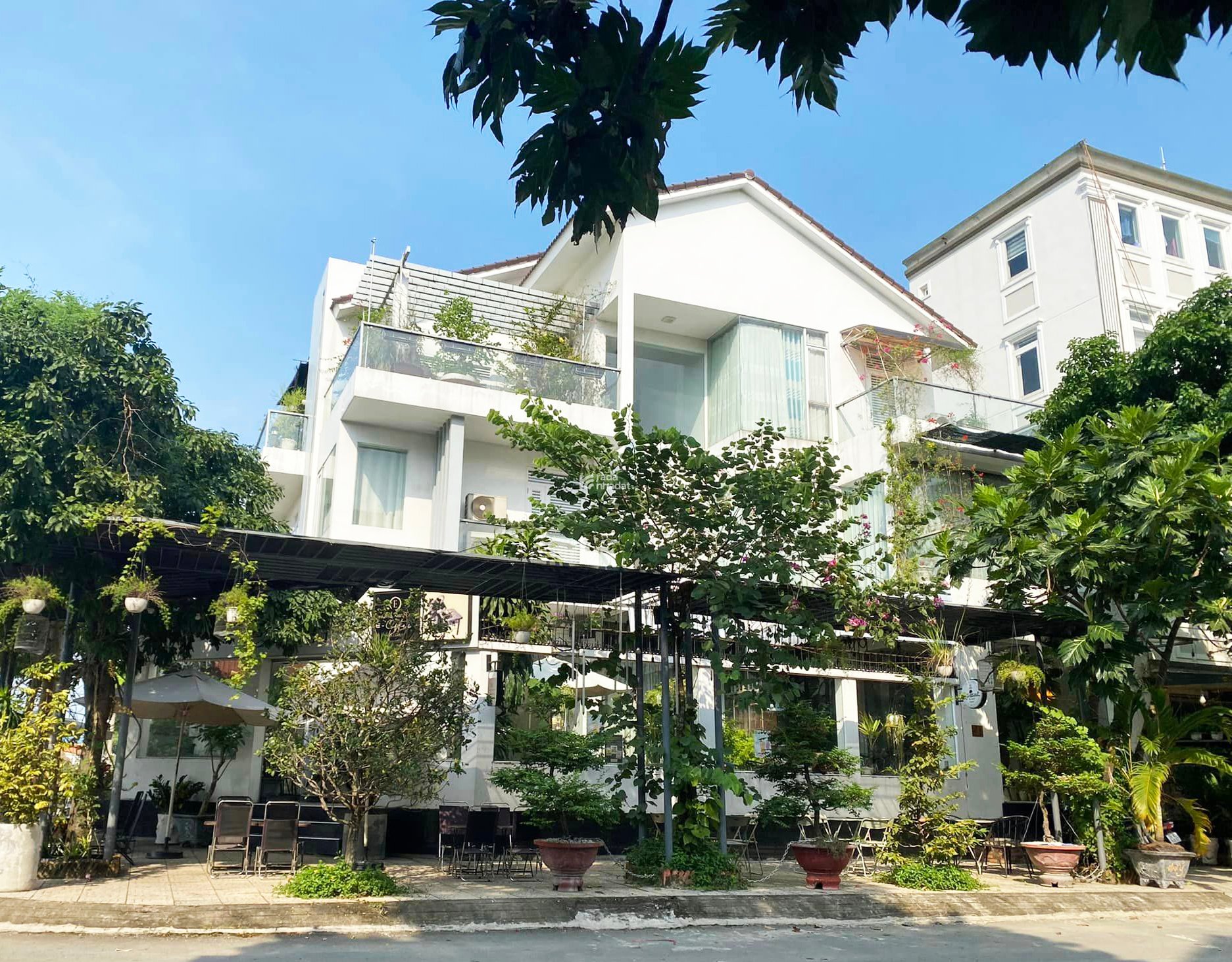 Biệt thự giá rẻ Mặt tiền Q8, 220m2 ngang 10m, sổ riêng hoàn công, ko lộ giới, nhỉnh 16 tỷ TL