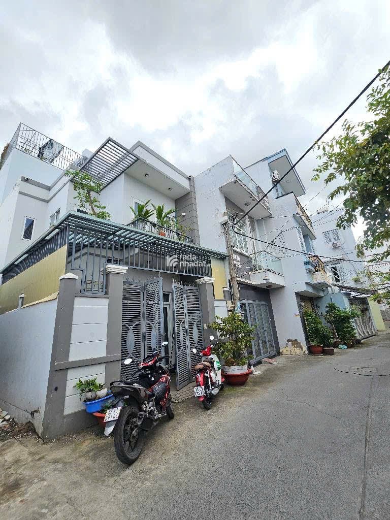 Bán nhà Quận 7 cạnh Lotte 50m2 thổ cư ngang 5m dài 10m nhà 2 tầng 2 phòng ngủ Ô tô đổ cửa chỉ 5 tỷ 