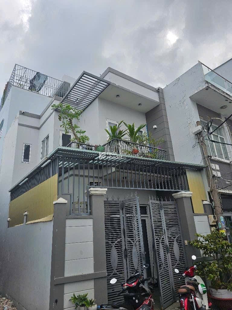 Bán nhà Quận 7 cạnh Lotte 50m2 thổ cư ngang 5m dài 10m nhà 2 tầng 2 phòng ngủ Ô tô đổ cửa chỉ 5 tỷ 