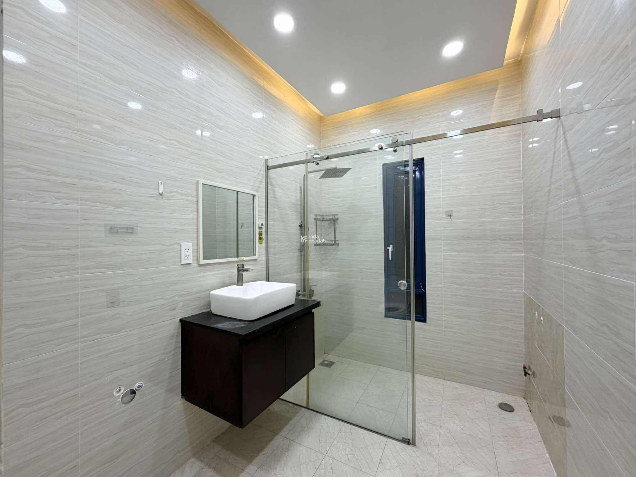 VILLA MẶT TIỀN PHÚ NHUẬN GIÁP NGUYỄN VĂN TRỖI - HẦM  4 TẦNG THANG MÁY - 18.3 TỶ