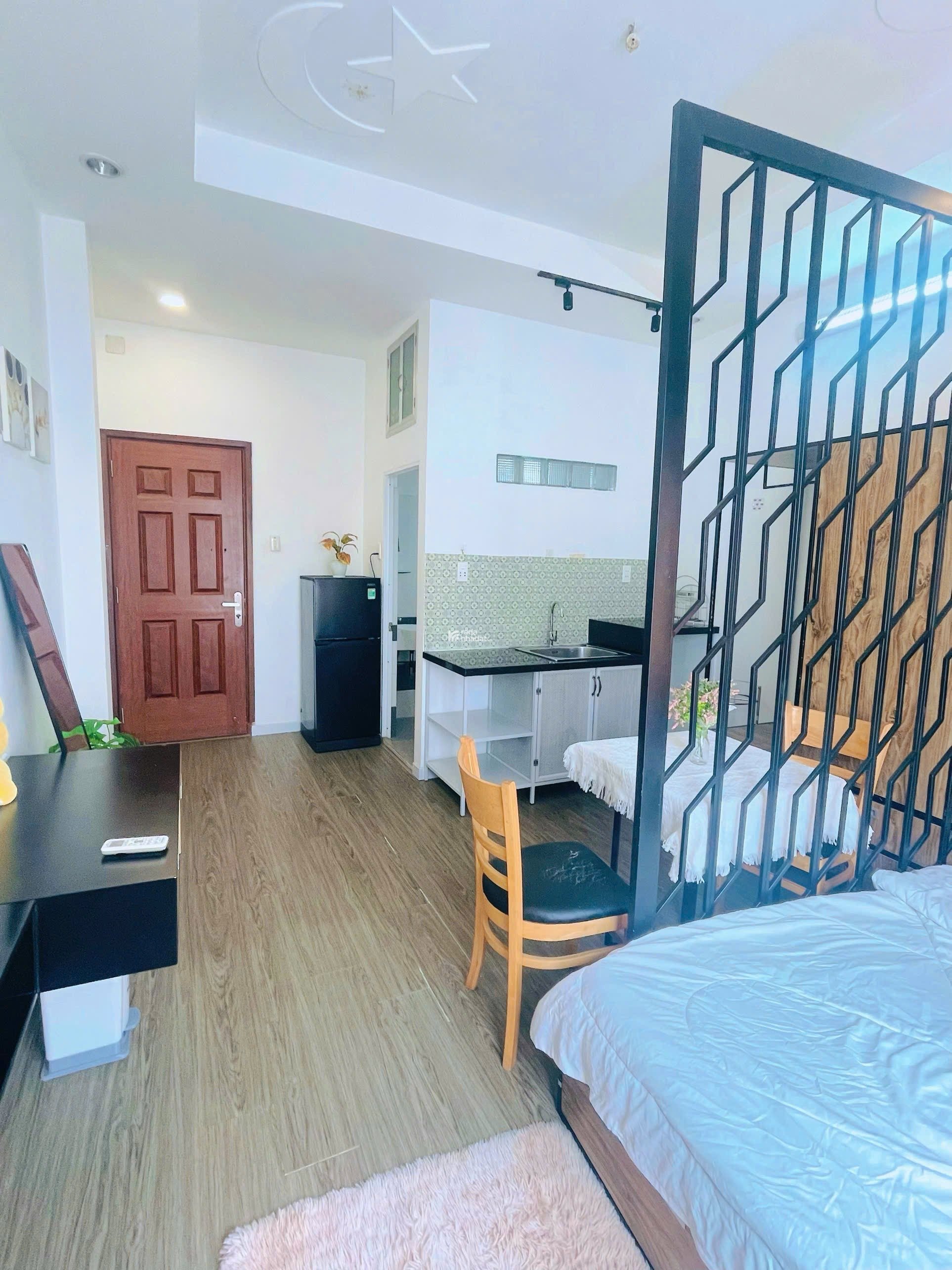 Cho thuê Căn hộ full nội thất gần công viên Lê Văn Tám, chợ Tân Định, chùa Ngọc Hoàng Quận 1