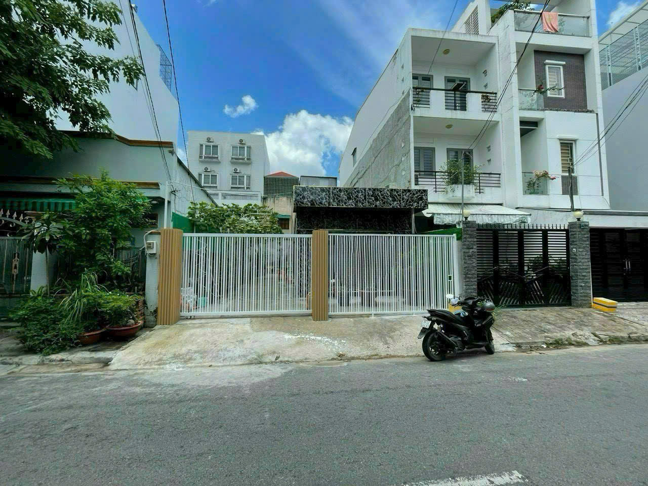 nhà cấp 4 Dt 8x18m đường 49 phường tân quy quận 7. thương lượng