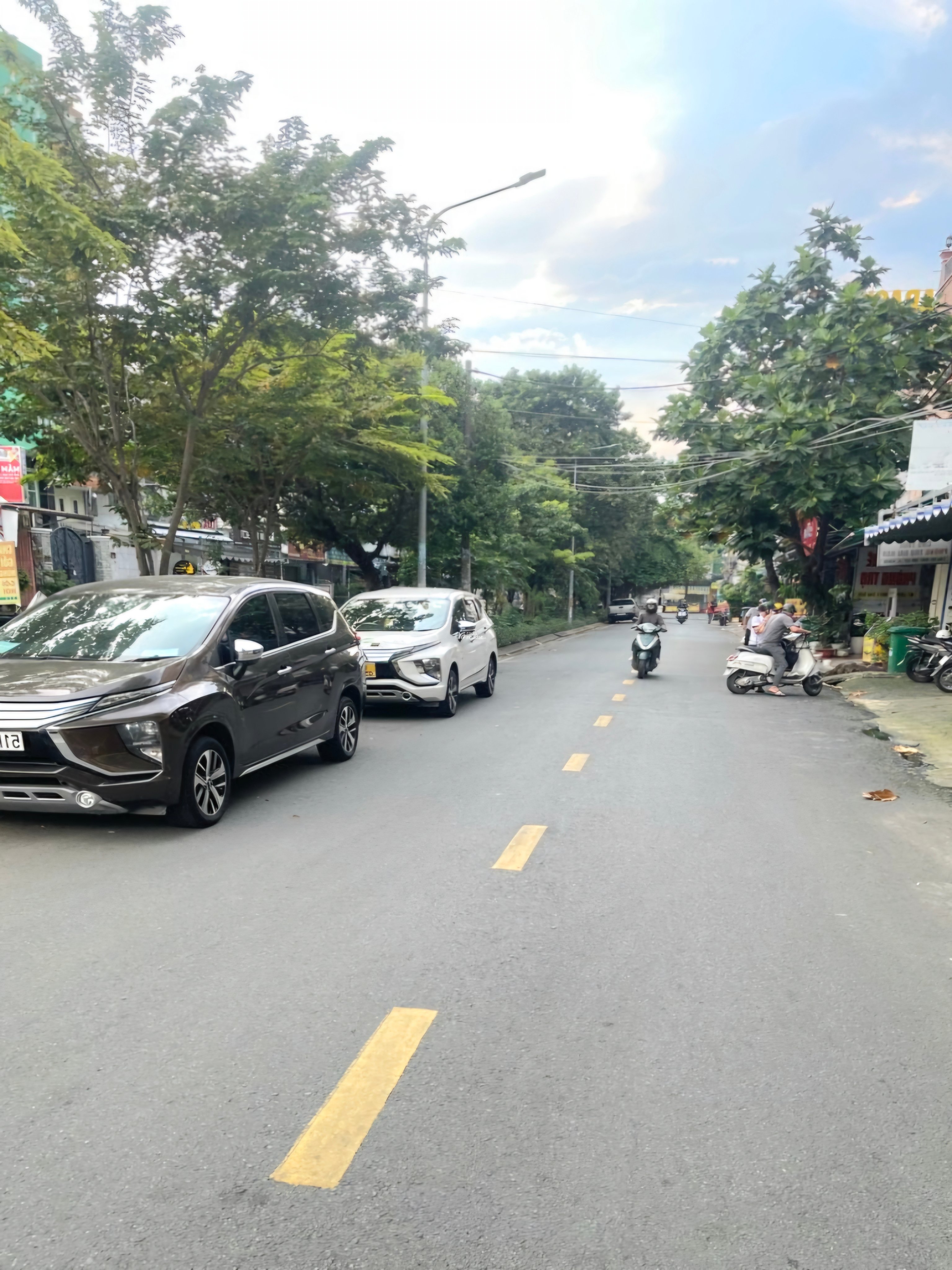 CẠNH Q11, LẠC LONG QUÂN - NHÀ ĐẸP 4 TẦNG 5PN - ĐƯỜNG 12M CÓ LỀ - DÁ 9,xT