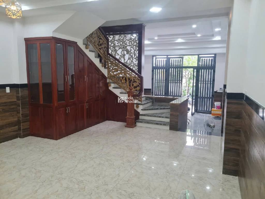  Sát công viên, không khí trong lành, ngay đường Tô Hiệu, phố ăn nhậu sầm uất,