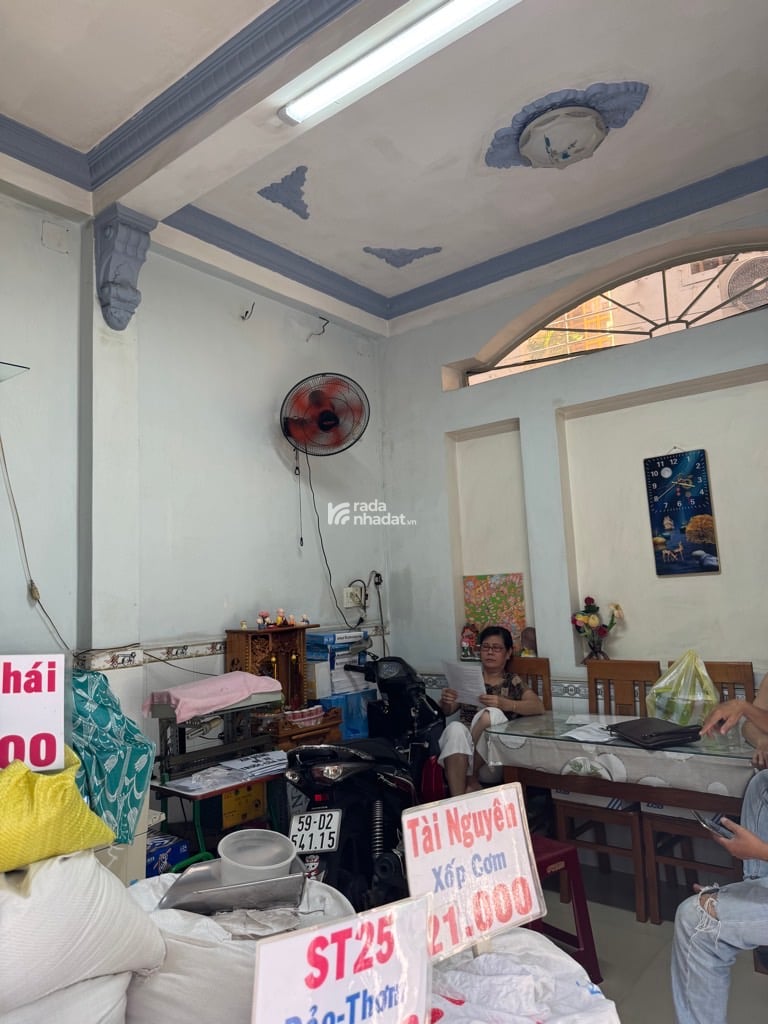  vị trí buốn bán kinh doanh nhỏ ( hiện đang bán gạo và Photo) 