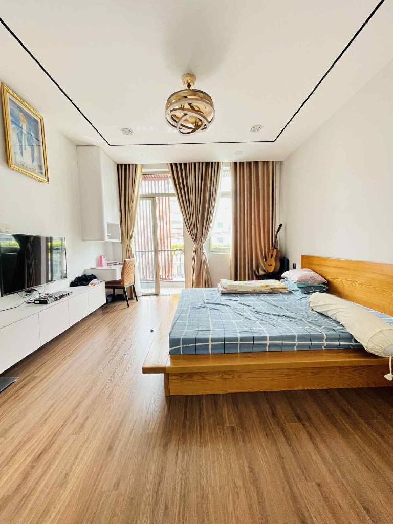  Mặt Tiền Lê Văn Phan, 1trệt 4lầu, 4 phòng ngủ, khu vực chợ vãi của Tân Phú 