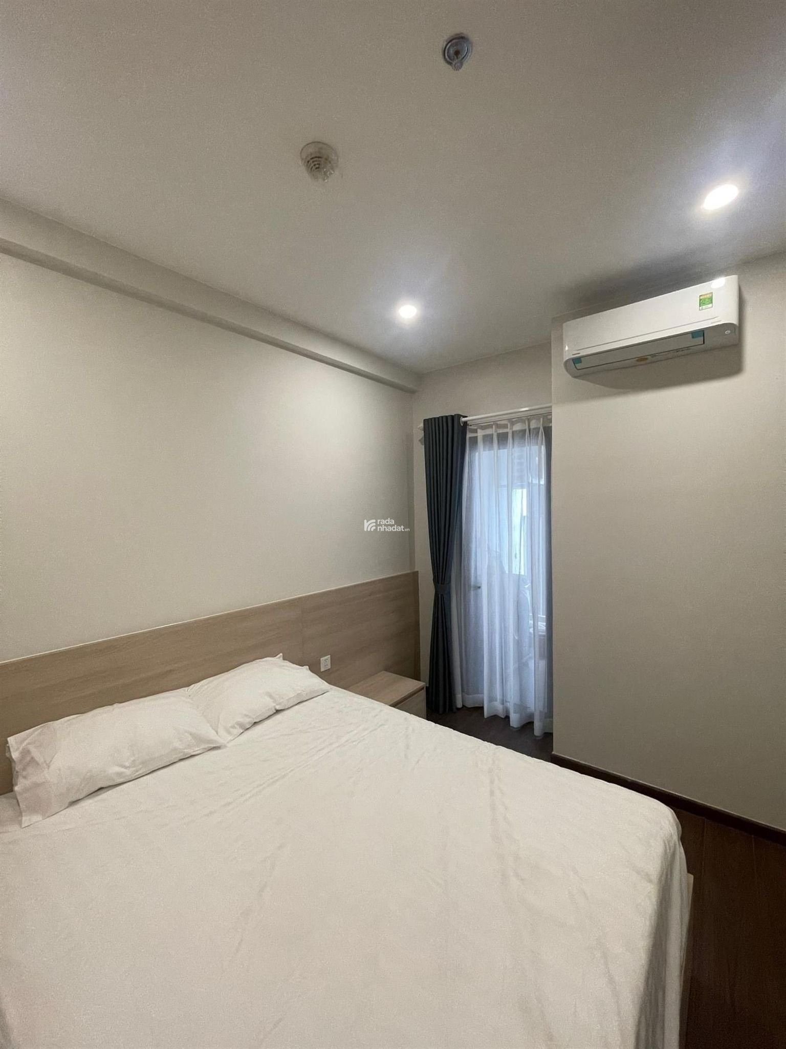 Cần cho thuê căn 2PN - 74m2 tầng cao view đẹp. Nhà sạch sẽ