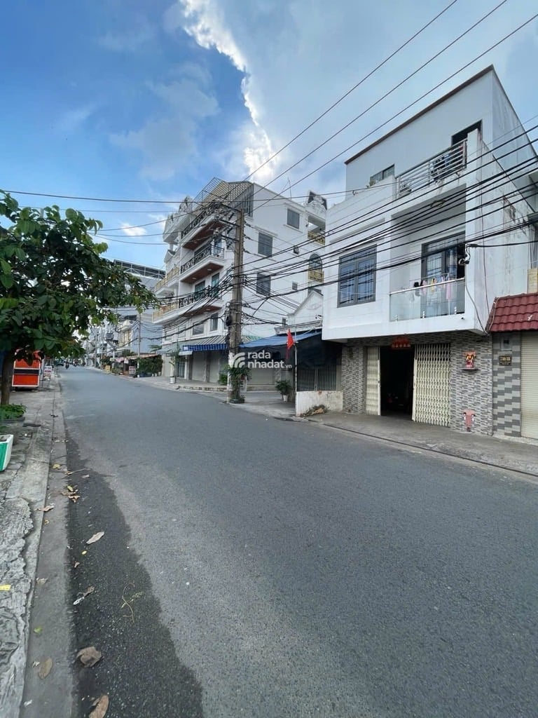 BÁN NHÀ HƯƠNG LỘ 2 111M2 3 TẦNG 5X22M 10.X TỶ HẺM XE HƠI GẦN AEON MALL BÌNH TÂN