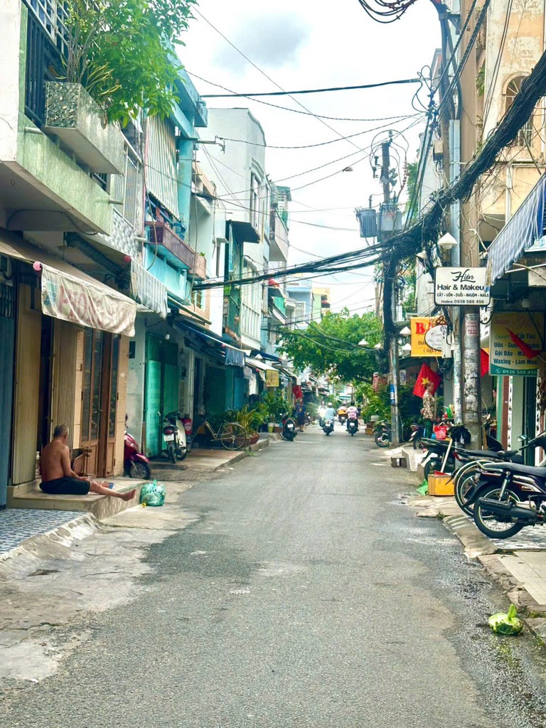 HẺM XE HƠI 6M - THÔNG TỨ TUNG -SÁT ĐẦM SEN - NHÀ 2 TẦNG 3PN - NGAY VÒNG XOAY LẠC LONG QUÂN