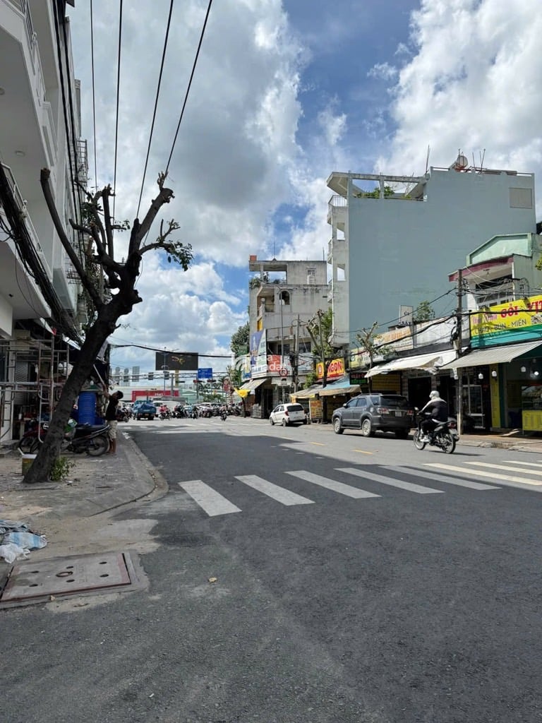 MẶT TIỀN NGAY SÂN BAY - THÍCH HỢP XÂY MỚI CAO 