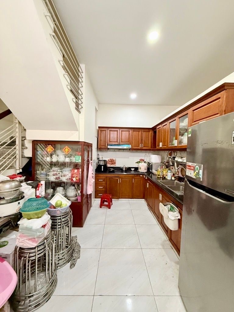Diện tích: 5m x 16m  80m2 Kết cấu: 4 tầng, xây kiên cố, thiết kế thông minh