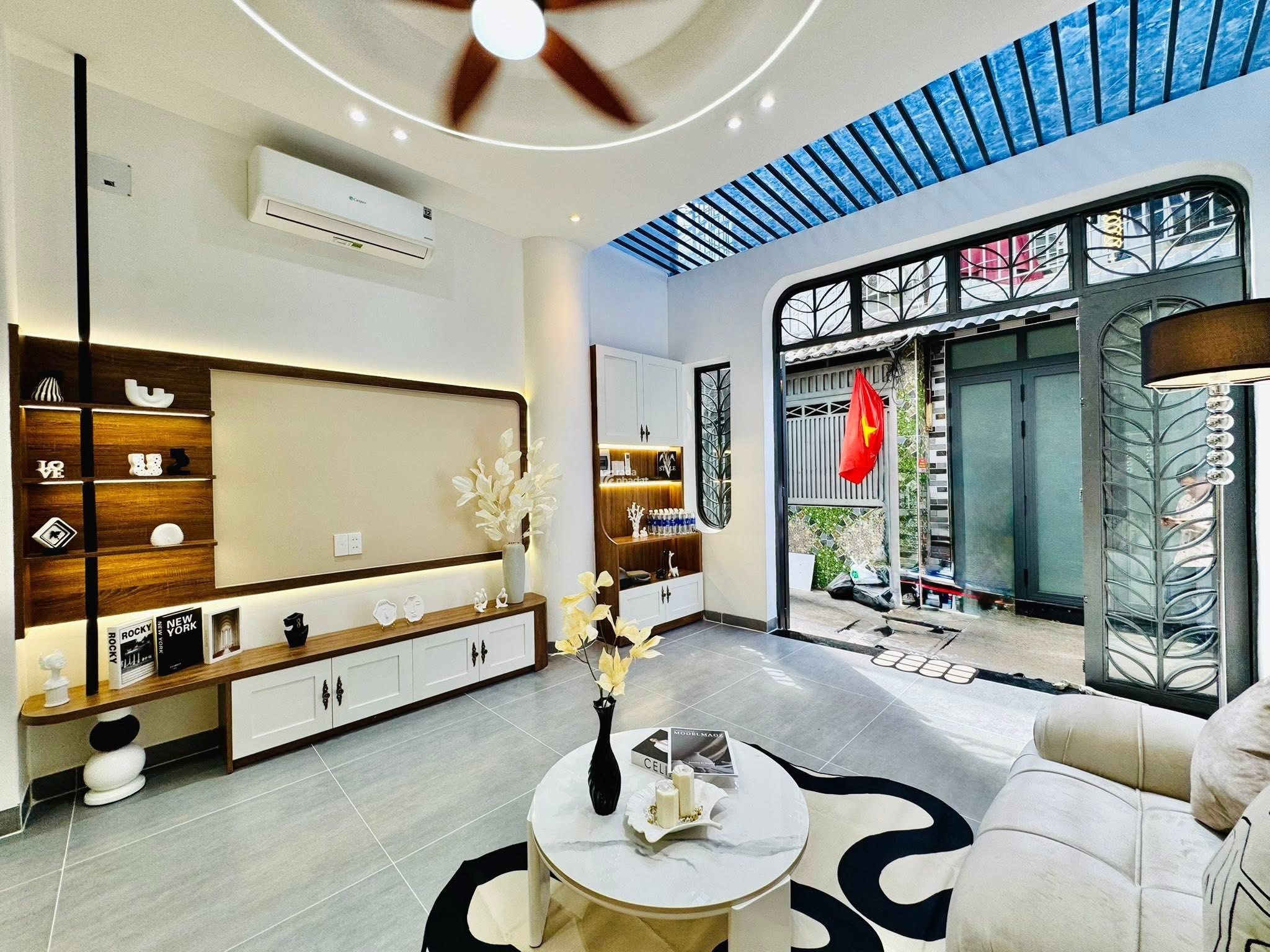 Cần bán gấp nhà Nguyễn Đình Chiểu, Phường 4, Quận 3, Giá 3 tỷ 100, Diện tích 49.5m2