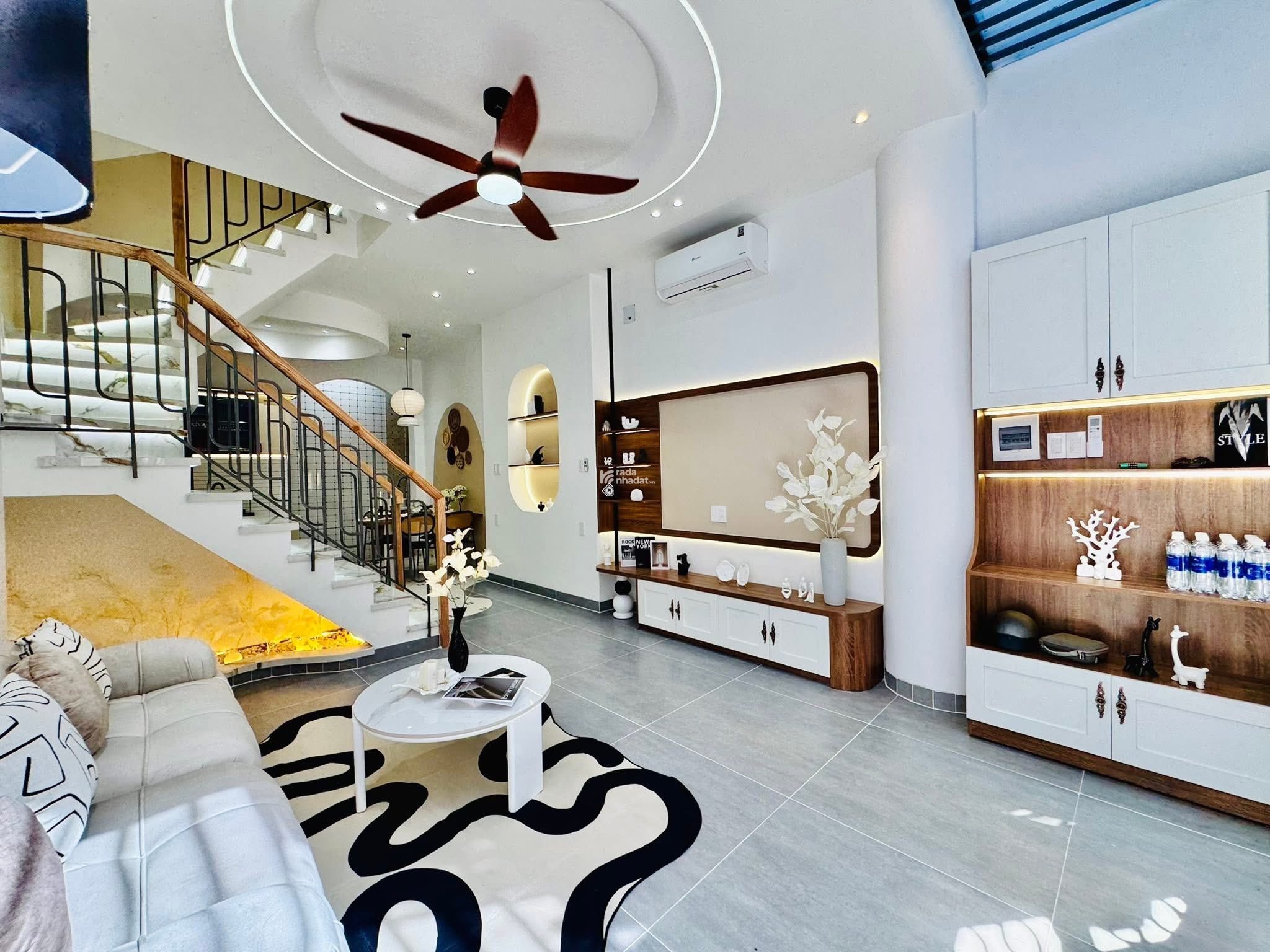 Cần bán gấp nhà Nguyễn Đình Chiểu, Phường 4, Quận 3, Giá 3 tỷ 100, Diện tích 49.5m2