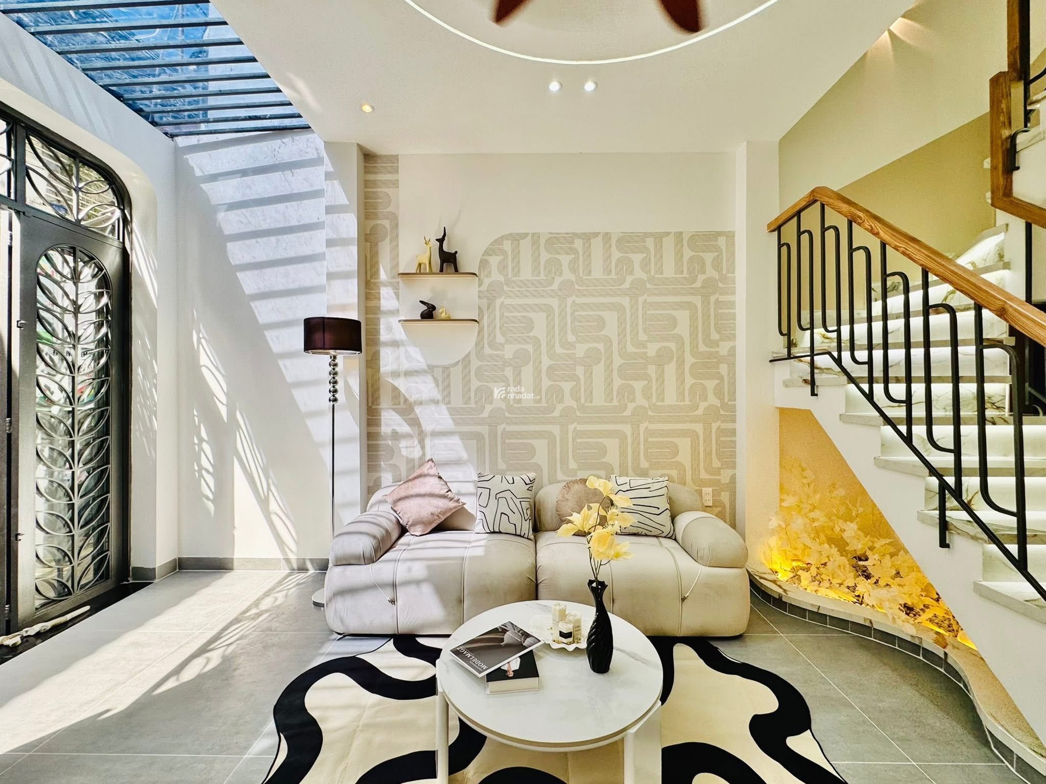 Cần bán gấp nhà Nguyễn Đình Chiểu, Phường 4, Quận 3, Giá 3 tỷ 100, Diện tích 49.5m2