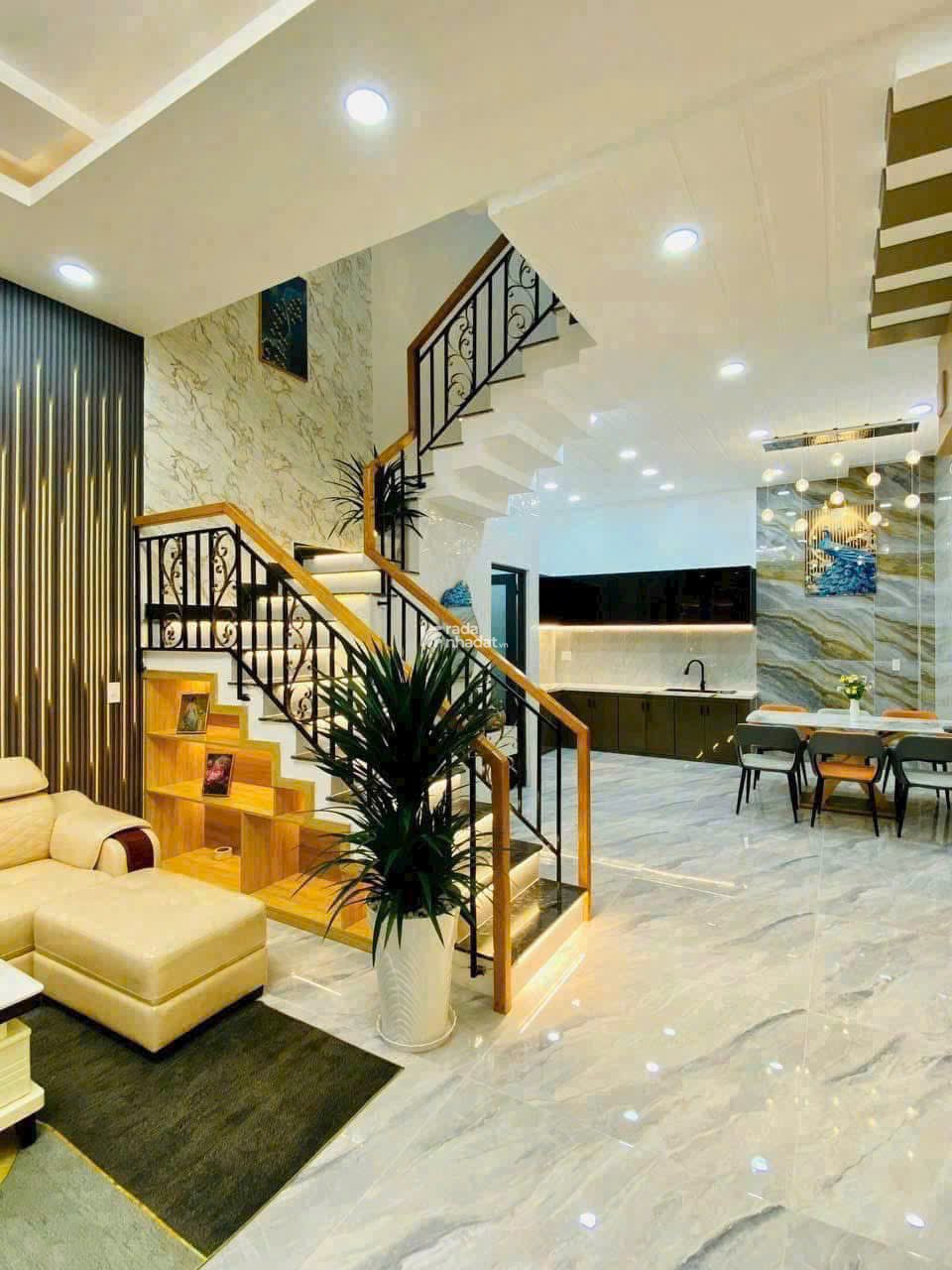 Bán căn Yên Thế, P. 2, Tân Bình. DT 42m2. Xây 1 trệt 2 lầu, sổ hồng riêng, gần sân bay