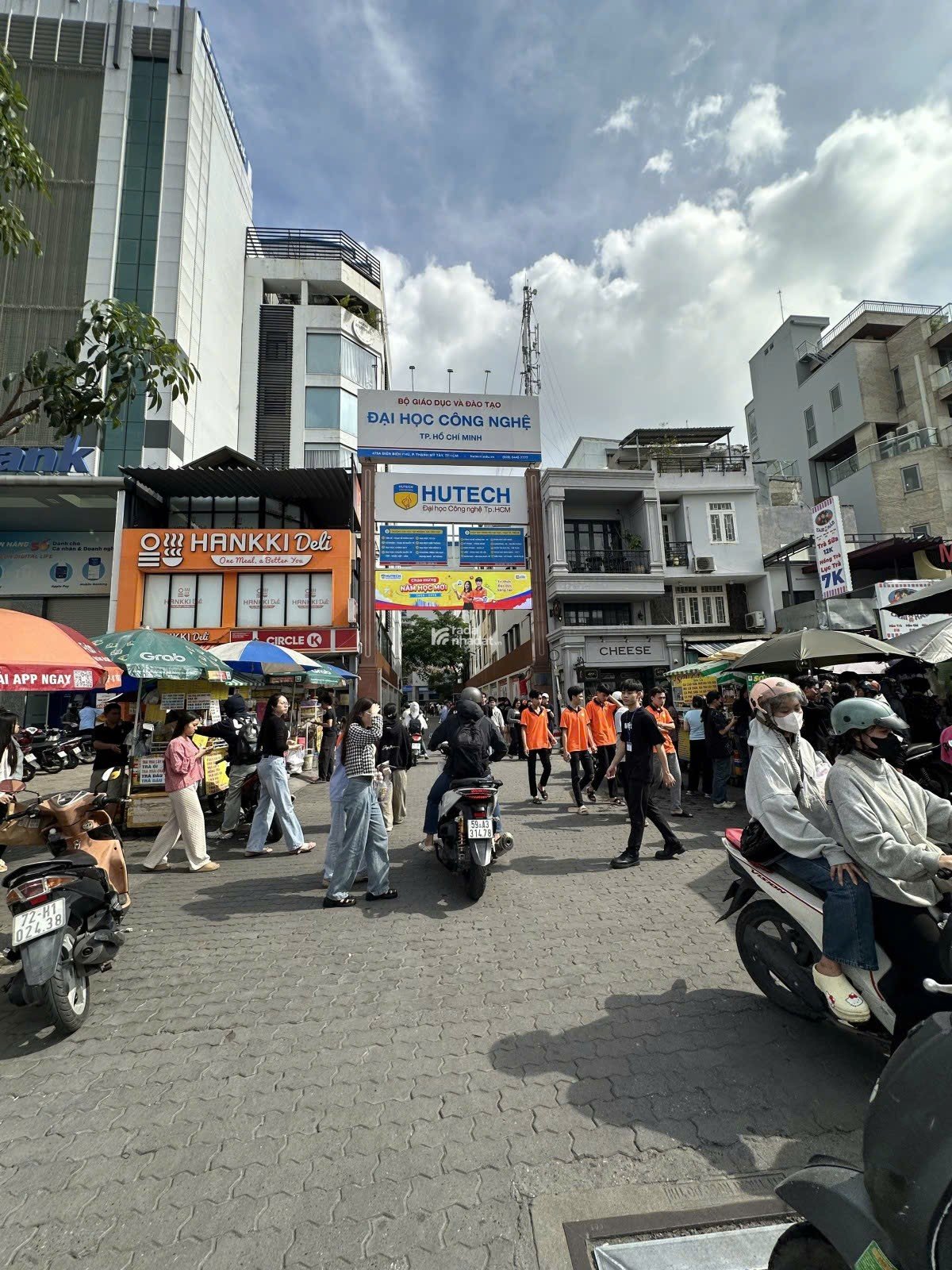 CHDV CẠNH ĐH HUTECH - 84m2 NỞ HẬU - 8 PHÒNG LUÔN FULL - 15 TỶ