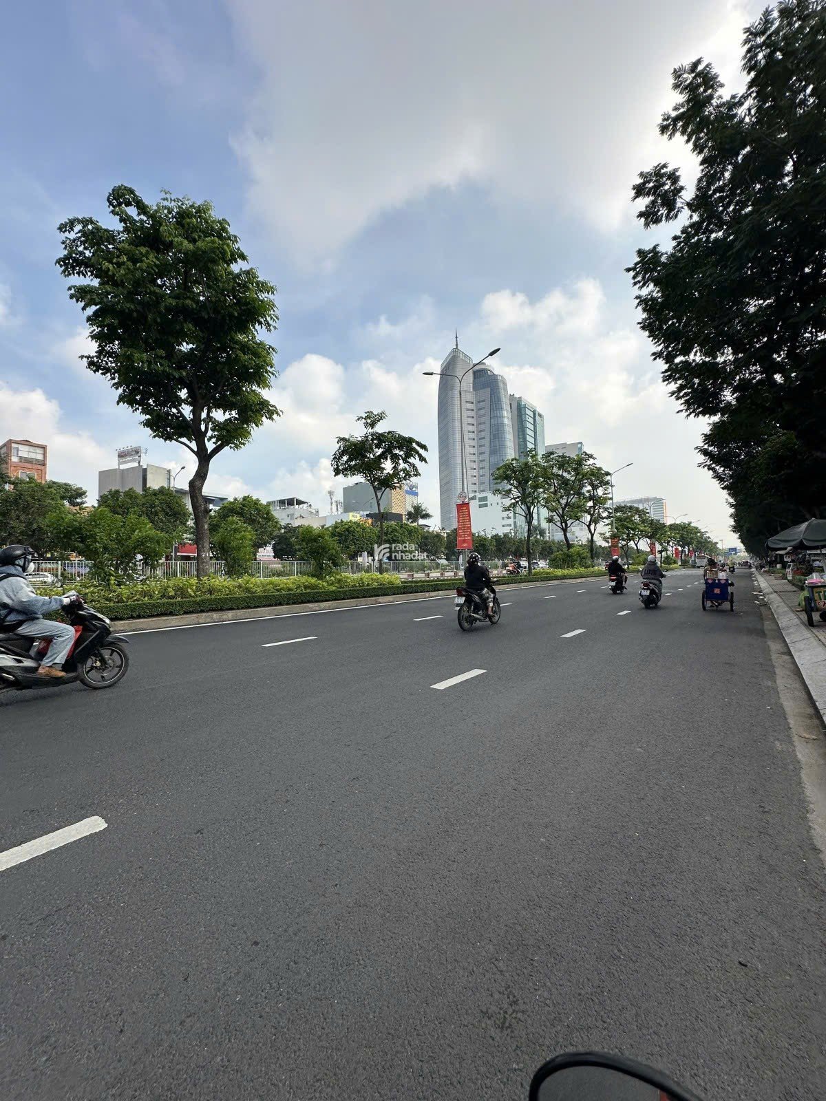 CHDV CẠNH ĐH HUTECH - 84m2 NỞ HẬU - 8 PHÒNG LUÔN FULL - 15 TỶ