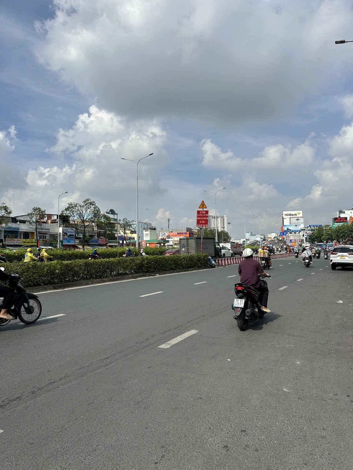 CHDV CẠNH ĐH HUTECH - 84m2 NỞ HẬU - 8 PHÒNG LUÔN FULL - 15 TỶ