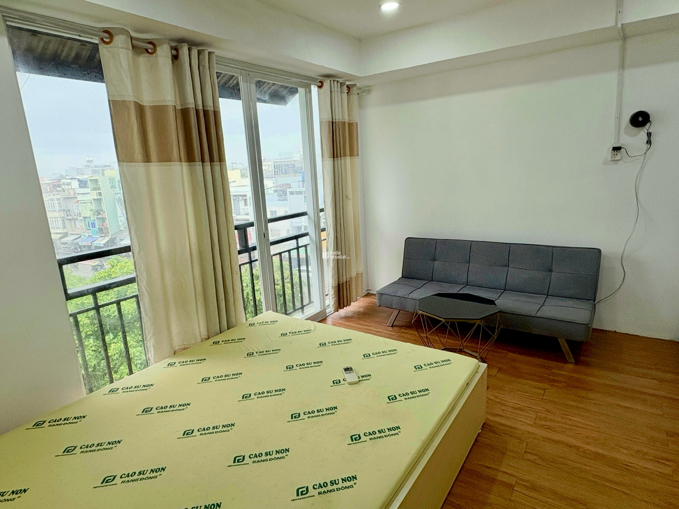 CHO THUÊ CĂN HỘ DỊCH VỤ TÁCH BẾP KHOẢNG SÂN LỚN ĐỂ TRỒNG CÂY MÁY GIẶT RIÊNG GẦN NGÃ 6 CỘNG HOÀ