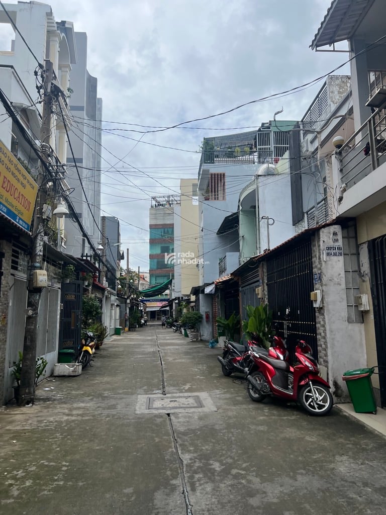  Diện tích 72m2 - 4x18 - Nhà đẹp, kết cấu 1 trệt 2 lầu có sân thượng trước gồm 4PN, 4WC 