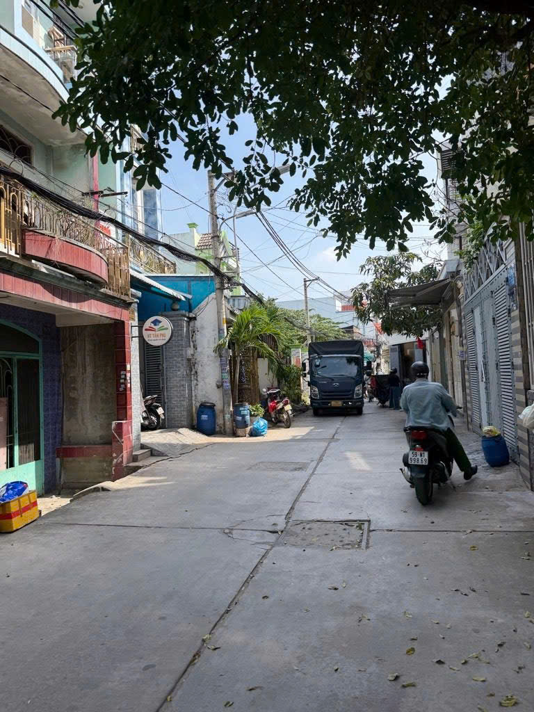 BÁN NHÀ  BÌNH TRỊ ĐÔNG,GẦN CHỢ,HXH 2 TẦNG (4m x 22m) 6,2 TỶ TL