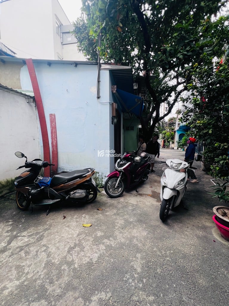 HẺM XE HƠI SÁT NHÀ, LẠC LONG QUÂN, TÂN BÌNH, 30M2 CÓ KC Ở NGAY. GIẢM 350TR CHỈ CÒN 3.8T TL 