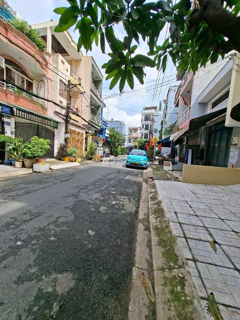 GẦN Q11, HXH LÝ THÁNH TÔNG, TÂN PHÚ, 8M NGANG HIẾM CÓ. GIẢM 550TR CHỈ 9T TL TỐT