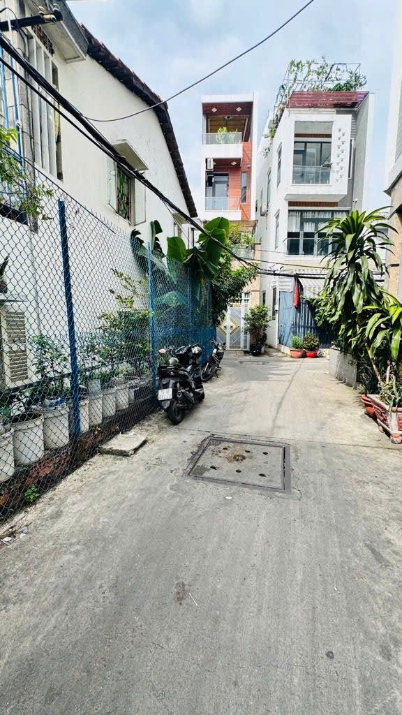 BÁN NHÀ CẤP 4,ĐƯỜNG HẬU GIANG,PHƯỜNG 12, Q6 (4,4m x 18,5m) GIÁ 7,6 TỶ TL