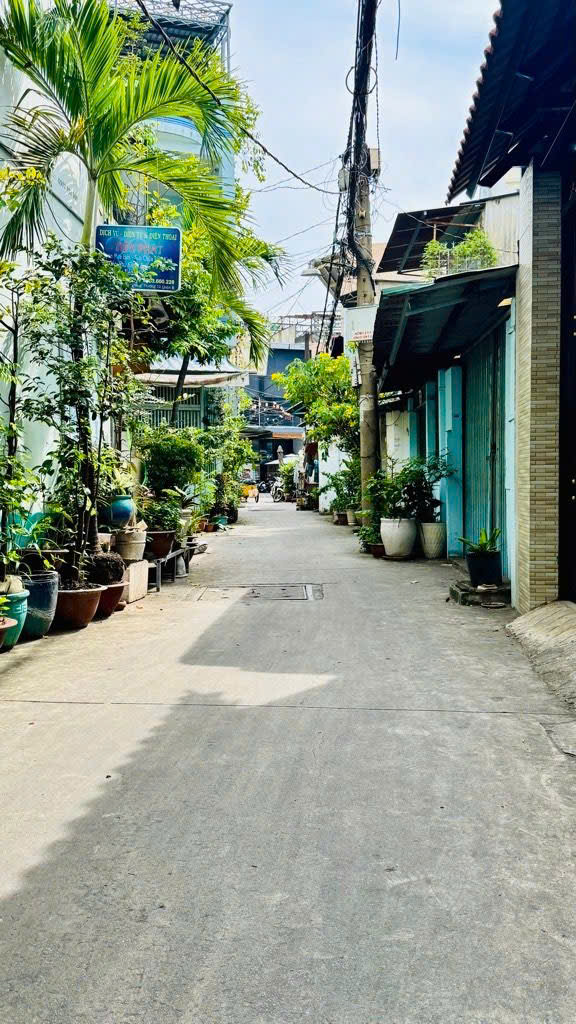 BÁN NHÀ CẤP 4,ĐƯỜNG HẬU GIANG,PHƯỜNG 12, Q6 (4,4m x 18,5m) GIÁ 7,6 TỶ TL